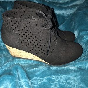 Bob black memory foam wedges